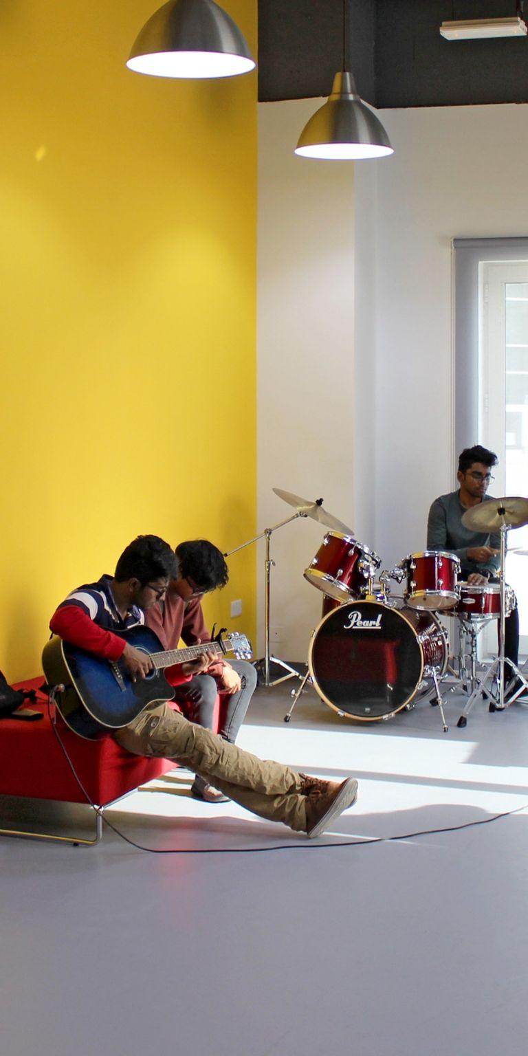 MUSIC CLUB